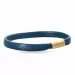 Plat blauwe armband in leer met verguld staal slot  x 6 mm