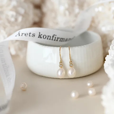 Ovaal 7 - 8 mm aaa-graded zoetwaterparel briljant oorbellen in 14 karaat goud met diamanten 