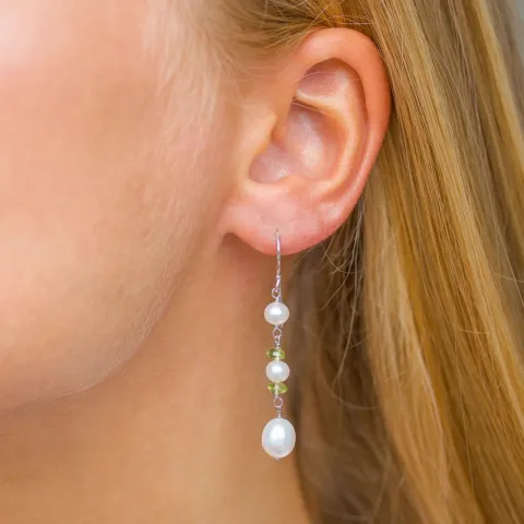 lange parel oorbellen in gerodineerd zilver