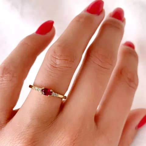 ovale robijn diamant ring in 14 karaat goud 0,35 ct 0,06 ct