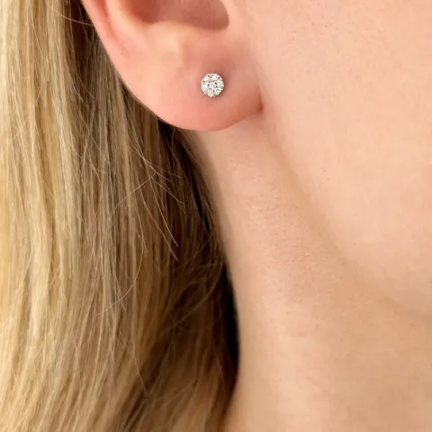 rond briljant oorbellen in 14 karaat witgoud met diamant 