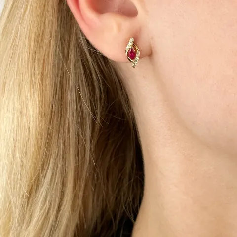 Robijn diamant oorbellen in 14 karaat goud met diamanten en robijnen 