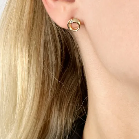 rond diamant oorbellen in 14 karaat goud met diamant