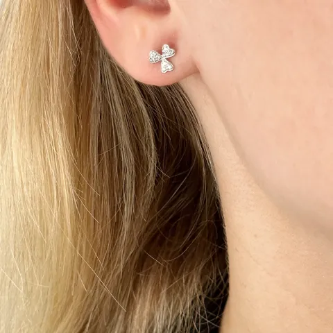 klavertje drie diamant oorsteker in 14 karaat witgoud met diamant