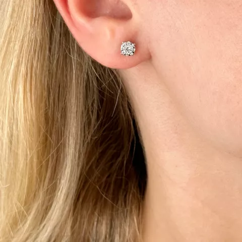 rond oorsteker in 14 karaat witgoud met diamant en diamant 
