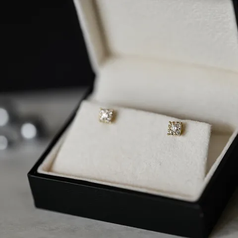 Vierkant diamant oorbellen in 14 karaat goud met diamant en diamant