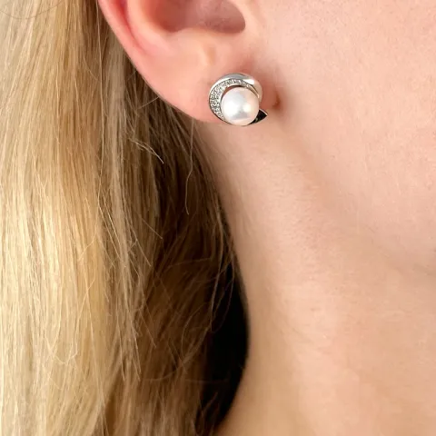 rond parel oorsteker in 14 karaat witgoud met diamant