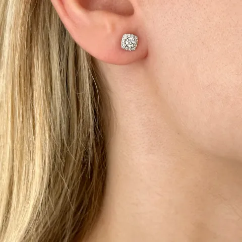 vierkant diamant oorbellen in 14 karaat witgoud met diamant