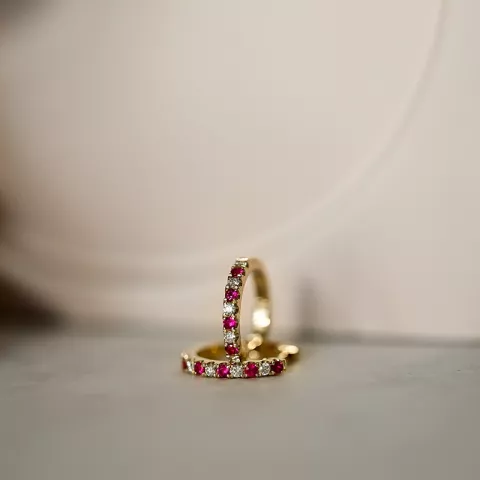 14 mm robijn creool in 14 karaat goud met robijn en diamant 