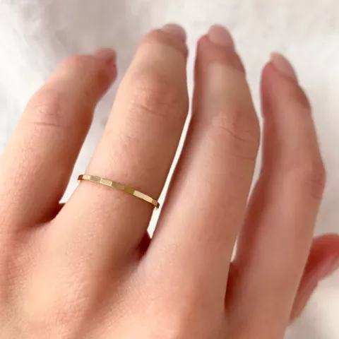 Simple rings ring in 9 karaat goud