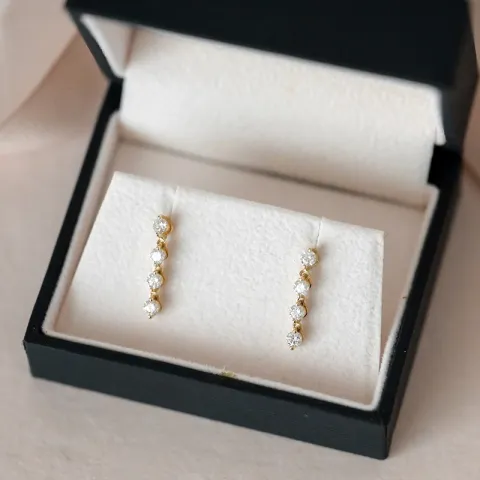 diamant oorsteker in 14 karaat goud met diamant