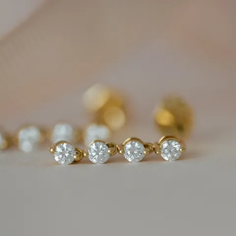 diamant oorsteker in 14 karaat goud met diamant