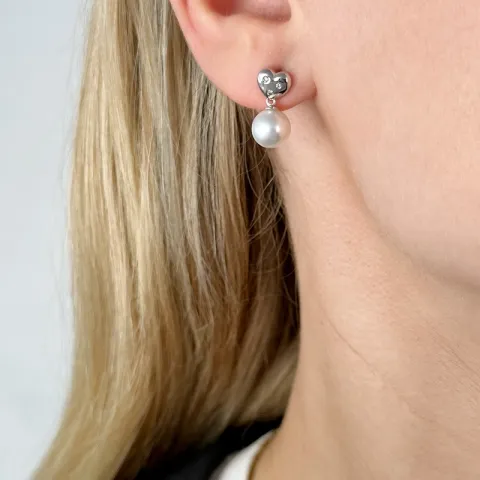 lange hart parel briljant oorbellen in 14 karaat witgoud met diamant