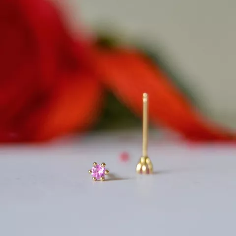 2 x 0,07 ct pink saffier solitaire oorbel in 14 karaat goud met pink saffier 