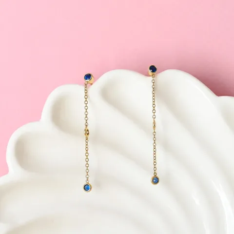 lange saffier briljant oorbellen in 14 karaat goud met diamant en saffier