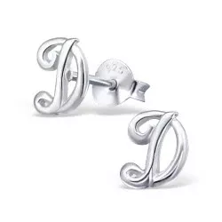Letter d oorbellen in zilver