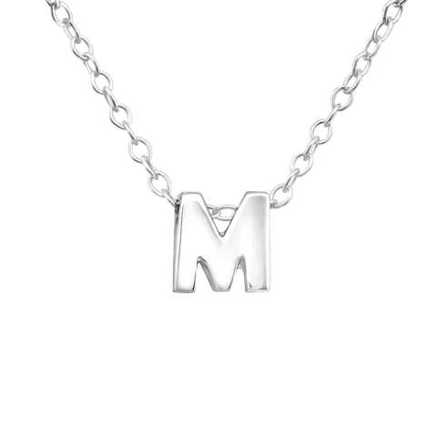 Letter m ketting met hanger in zilver met hanger in zilver