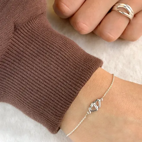 hart armband in zilver met hartjes hanger in zilver