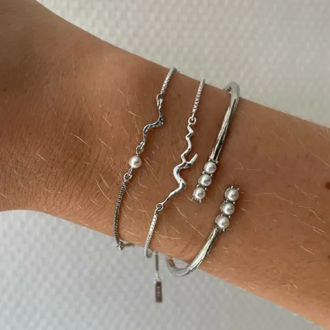 Nava Kaito  parel armband in zilver