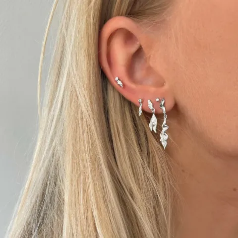 Nava Chagoi lange zirkoon oorbellen in zilver