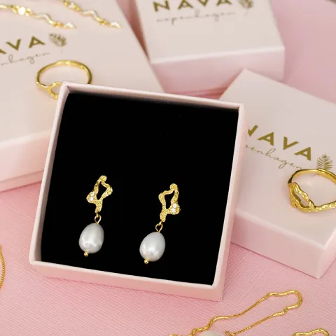 Nava Bahiri  parel oorbellen in verguld sterlingzilver witte zirkoon