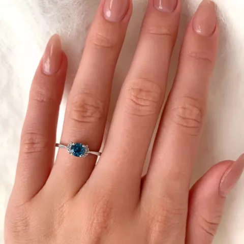 blauwe topaas ring in 9 karaat witgoud