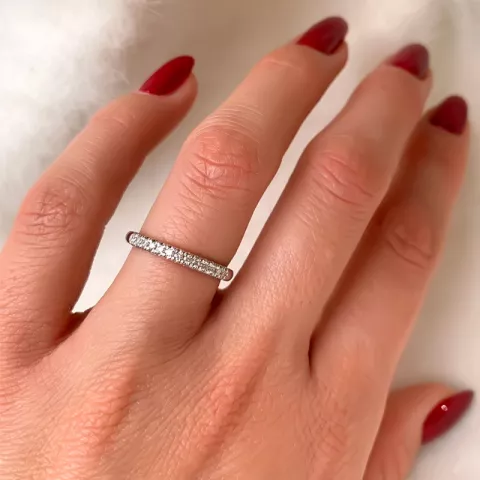 Smal diamant ring in 14 karaat witgoud 0,153 ct