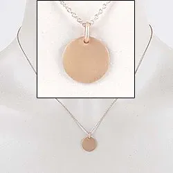 Scrouples hanger met ketting in zilver met een roze coating