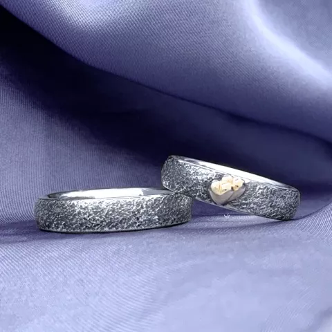 Scrouples trouwringen  in geoxideerd zilver met goud