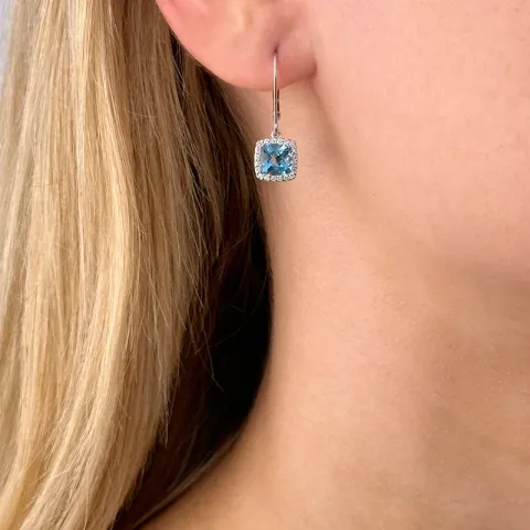 lange blauwe topaas oorbellen in 14 karaat witgoud met diamant en topaas
