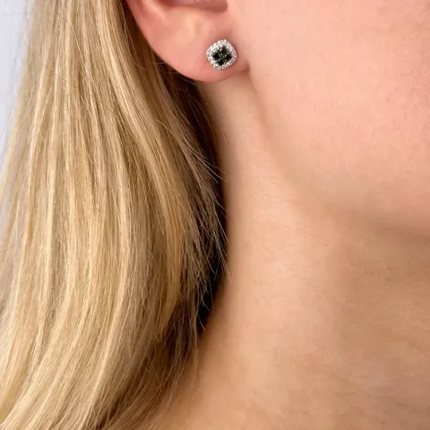 vierkant zwart diamant oorsteker in 14 karaat witgoud met diamant en zwart diamant