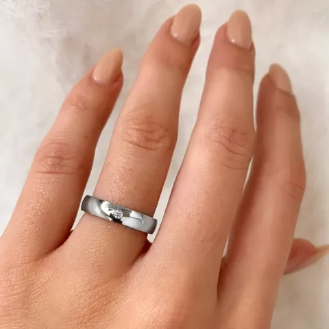 eenvoudige zirkoon ring in gerodineerd zilver