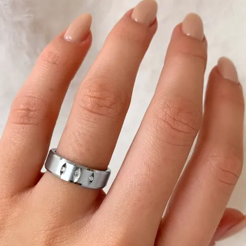 breed zirkoon ring in gerodineerd zilver