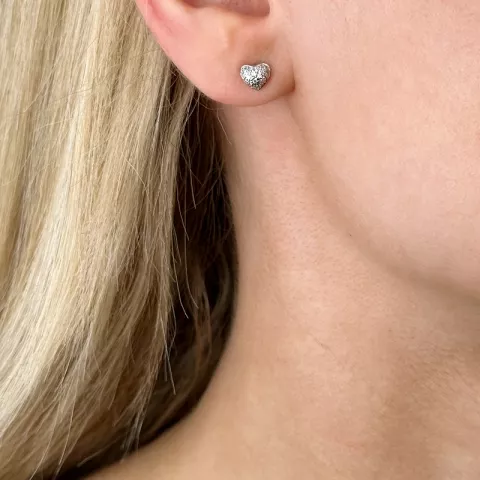 Hart diamant oorsteker in 14 karaat witgoud met diamanten 