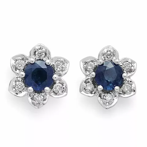 Bloem blauwe saffier oorsteker in 14 karaat witgoud met diamanten en saffieren