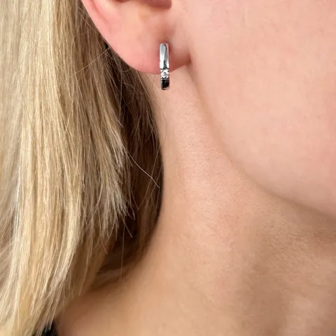 halfcreool in 14 karaat witgoud met diamant