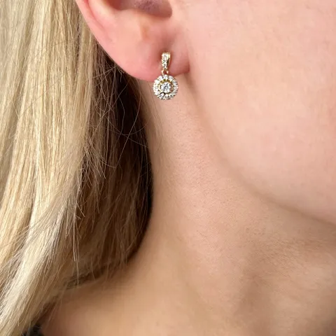 rond diamant oorbellen in 14 karaat goud met diamant