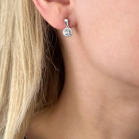 Echt diamant oorsteker in 14 karaat witgoud met diamanten