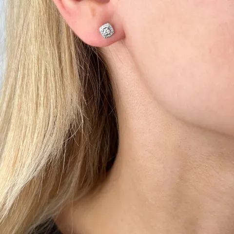 vierkant diamant oorsteker in 14 karaat witgoud met diamant