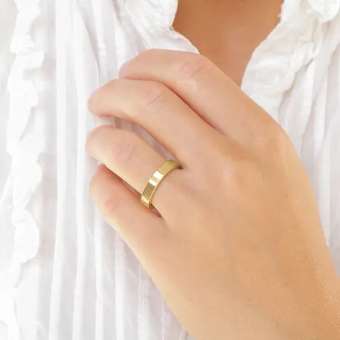 4 mm trouwringen in 14 karaat goud 0,03 ct - set
