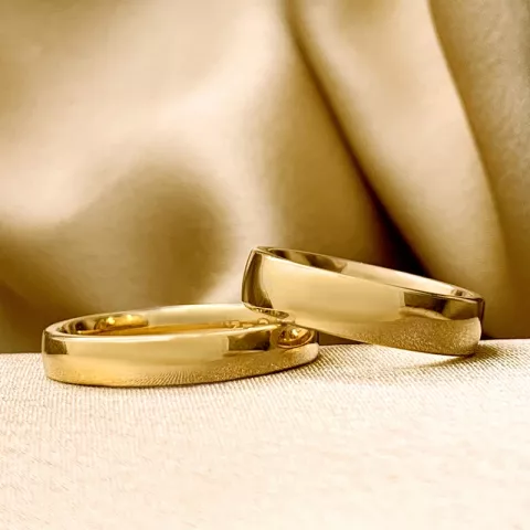 4 en 5 mm trouwringen in 9 karaat goud - set