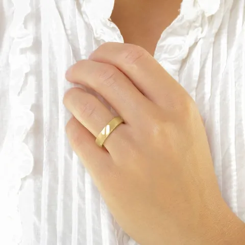 5 en 3 mm diamant trouwringen in 9 karaat goud - set