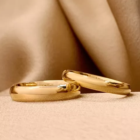 4 en 3 mm trouwringen in 9 karaat goud - set