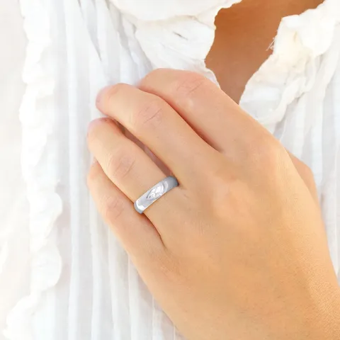 5 mm trouwringen in 9 karaat witgoud 0,03 ct - set