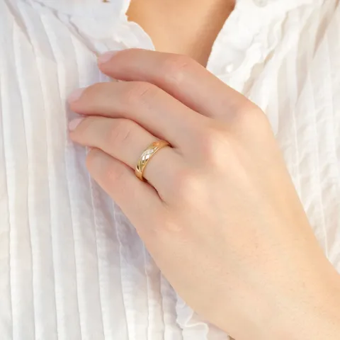 4 mm trouwringen in 9 karaat goud 0,008  ct en 0,015 ct - set