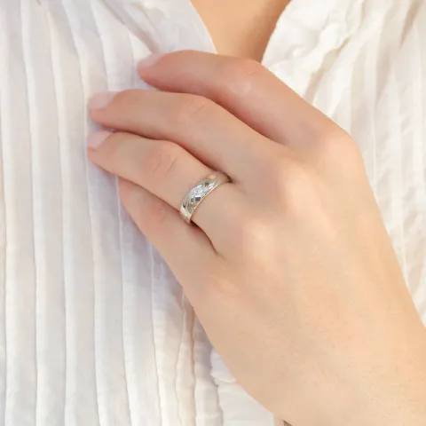 5 mm diamant trouwringen in 14 karaat witgoud 0,008 ct en 0,02 ct - set