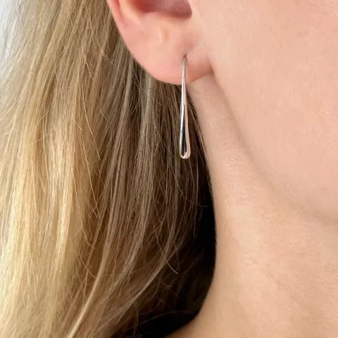Lange druppel oorbellen in gerodineerd zilver