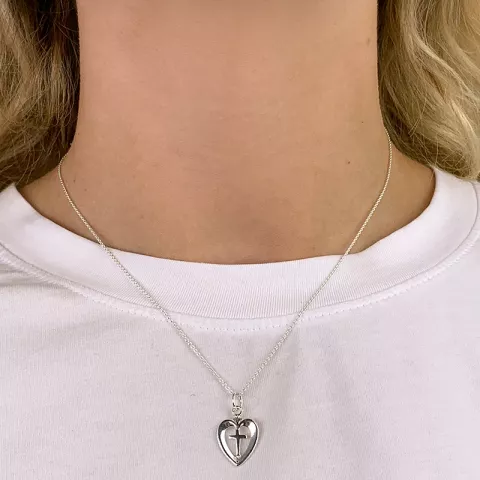 Hart kruis hanger in zilver