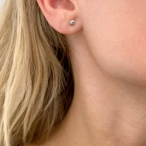 3 mm knoop oorbellen in zilver