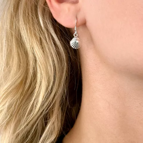 Lange mossel oorbellen in zilver